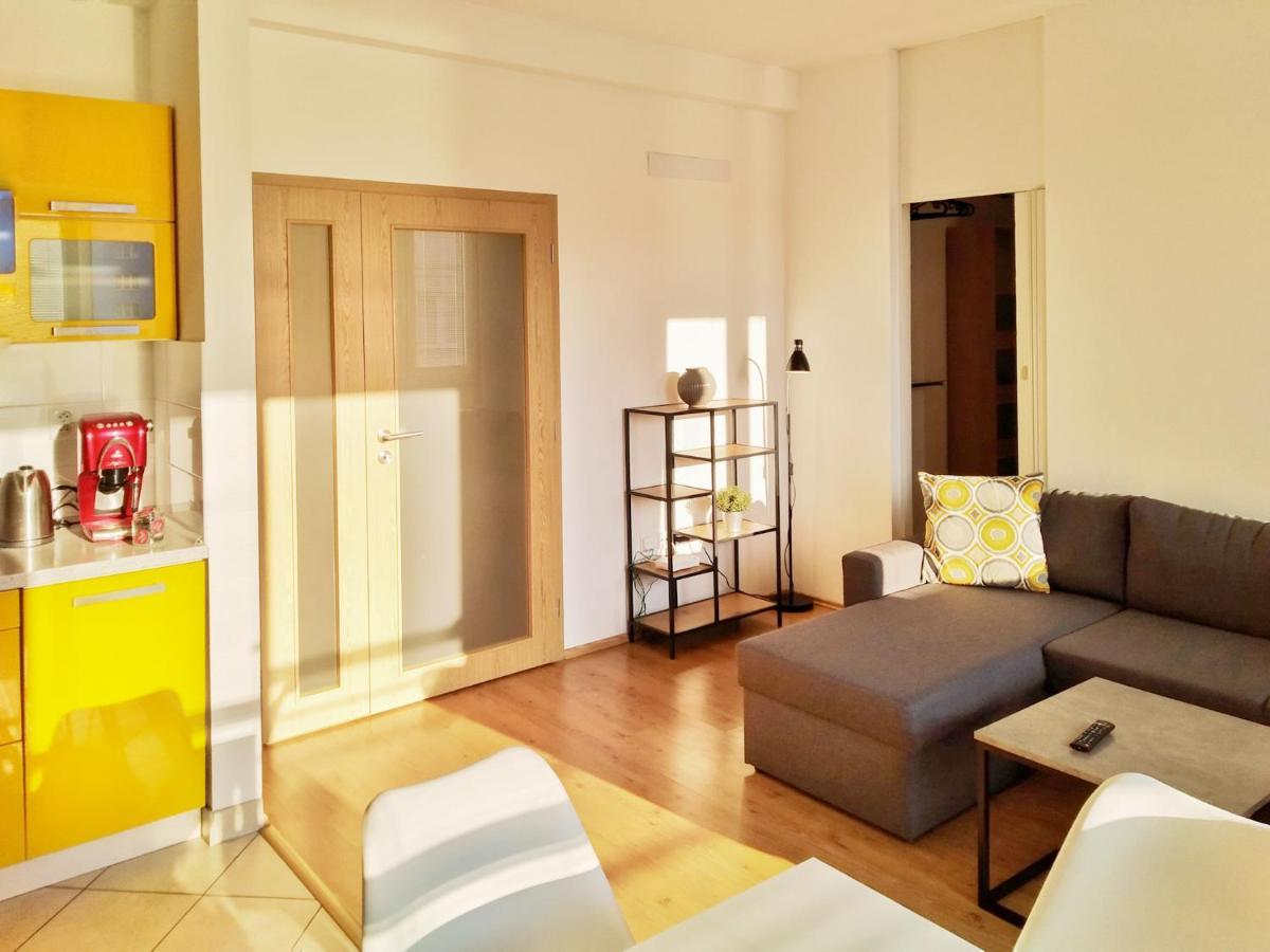 Yellow Apartment Ostrava Ngoại thất bức ảnh