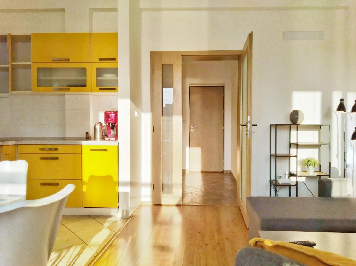 Yellow Apartment Ostrava Ngoại thất bức ảnh