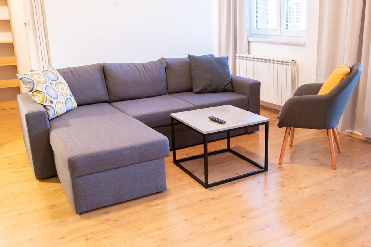 Yellow Apartment Ostrava Ngoại thất bức ảnh