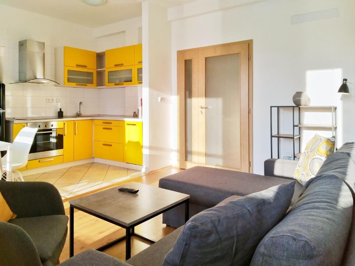 Yellow Apartment Ostrava Ngoại thất bức ảnh