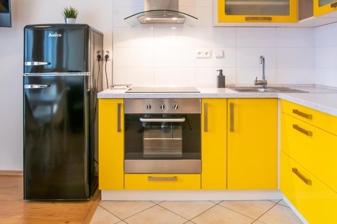 Yellow Apartment Ostrava Ngoại thất bức ảnh