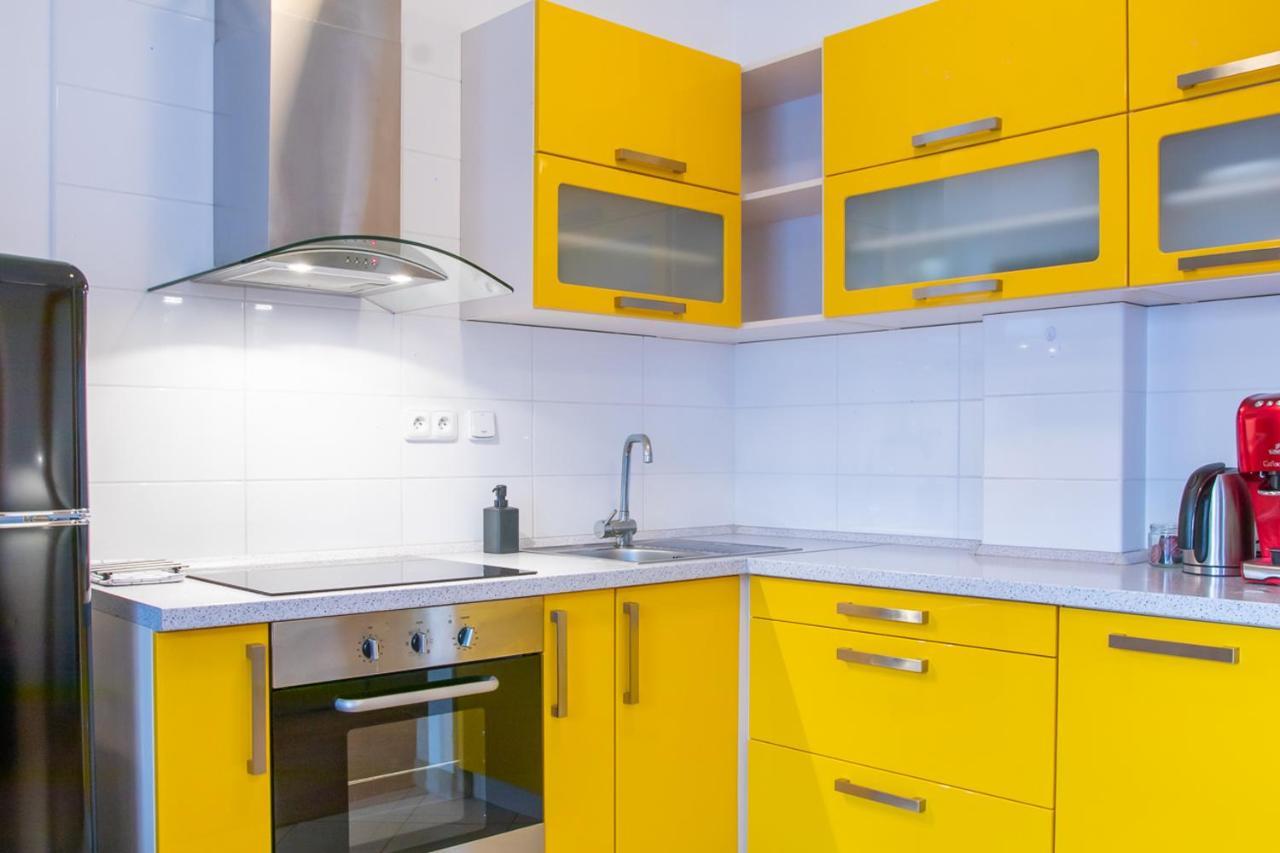 Yellow Apartment Ostrava Ngoại thất bức ảnh